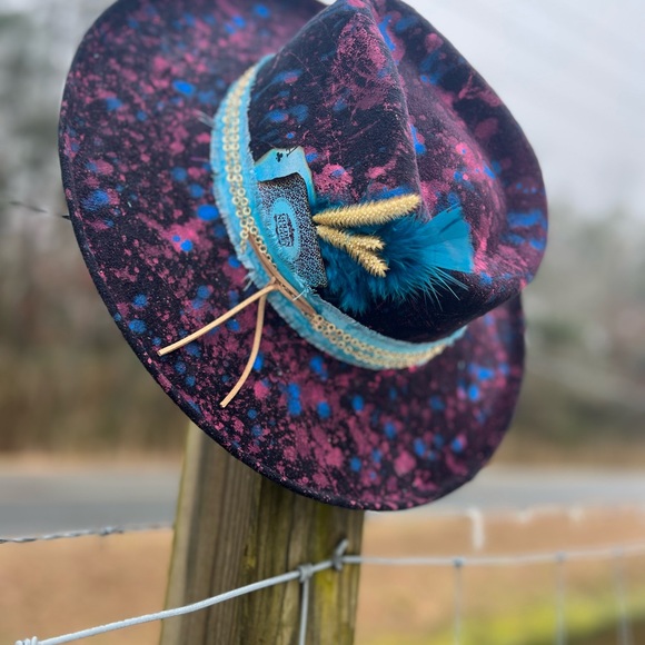 Custom hat, splash paint with black base